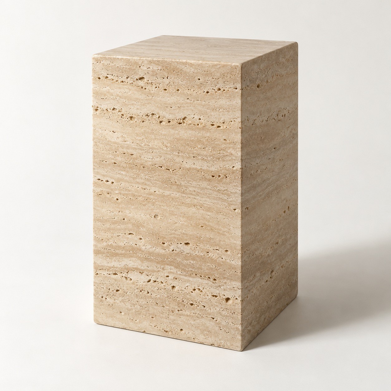 Atelier NEVA : colonne h 50 cm en travertin beige, 30 x 30 x 50 cm, photographie de produit