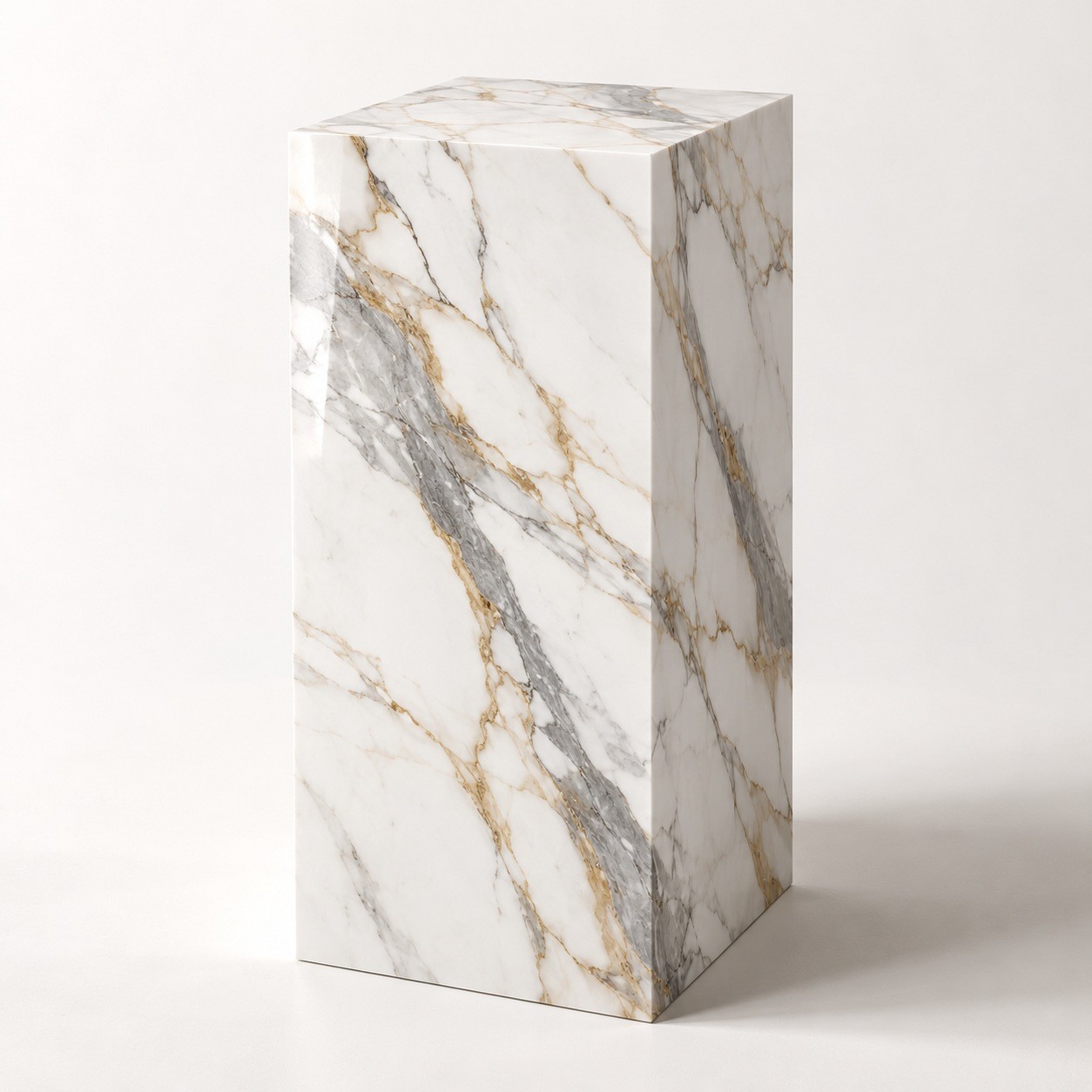 Atelier NEVA : colonne h 70 cm en marbre blanc calacatta, 30 x 30 x 70 cm, photographie de produit