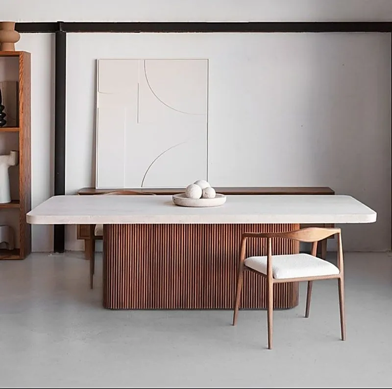 Table en travertin Skyros, sur pied central en bois cannelé, vue 4