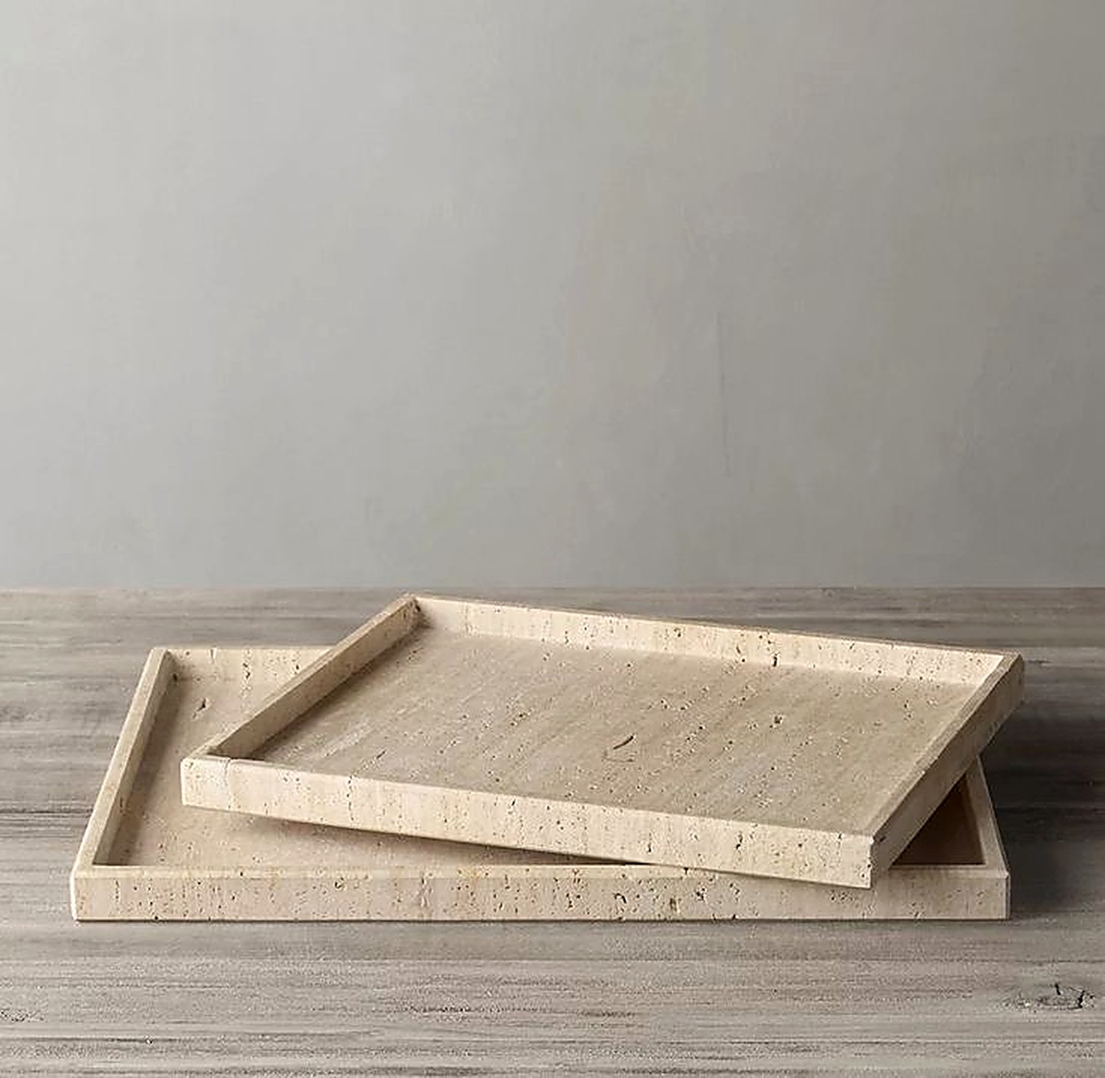 Atelier NEVA, accessoires en travertin : plateaux rectangulaires en travertin
