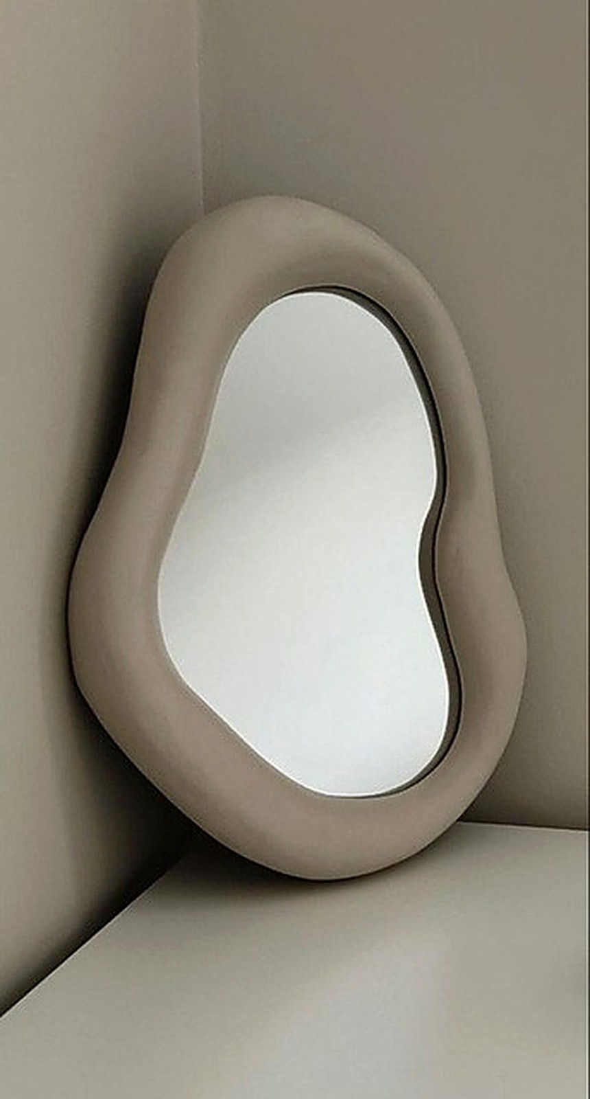 Atelier NEVA, miroirs organiques : miroir organique à bords arrondis