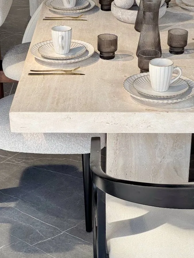 Table en travertin Délos, sur deux pieds en pierre, vue 4