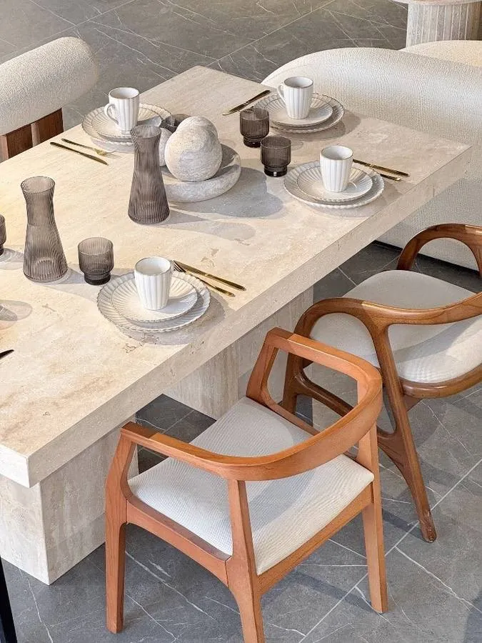 Table en travertin Délos, sur deux pieds en pierre, vue 5